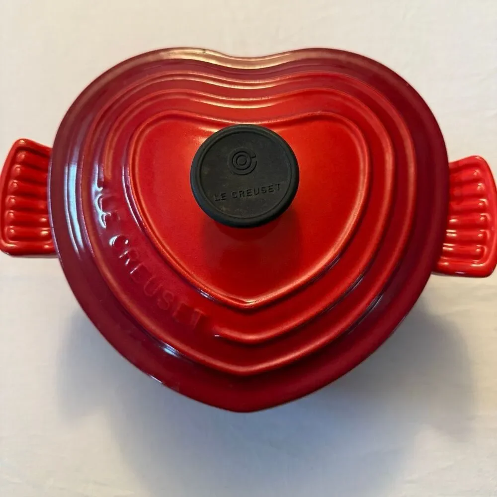 Le Creuset | Heart Shaped 2L | Cast Iron |Cocotte Dutch Oven Cerise | Red France